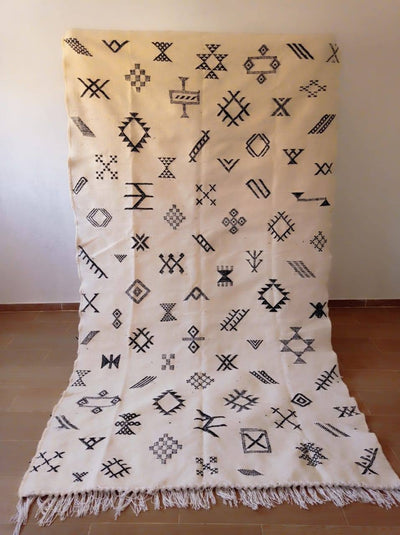 Handwoven Moroccan Rug – Minimalist Diamond Design