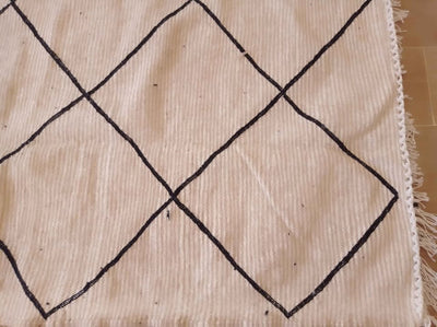 Handwoven Moroccan Rug – Minimalist Diamond Design